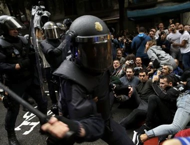 Η ισπανική κυβέρνηση προειδοποιεί: Θα στείλουμε την Εθνική Αστυνομία στην Καταλονία